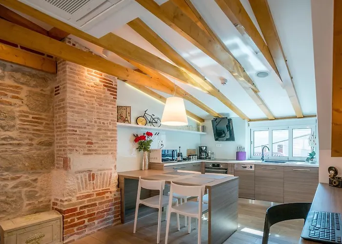 Atticus Lejlighed Split