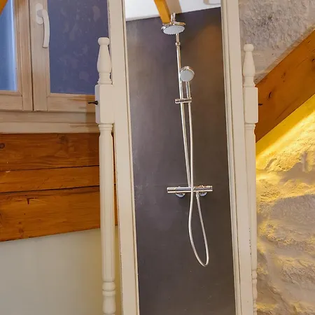 阿提卡斯公寓 *