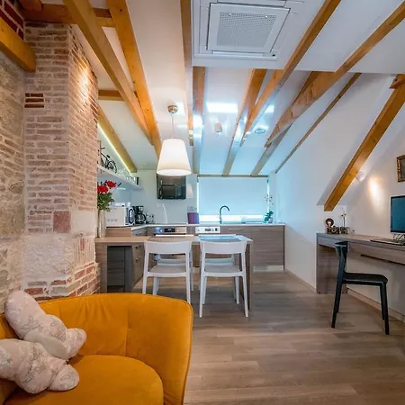 Atticus Apartment *