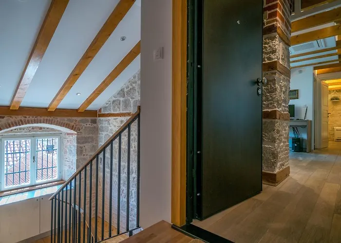 阿提卡斯公寓 公寓 *