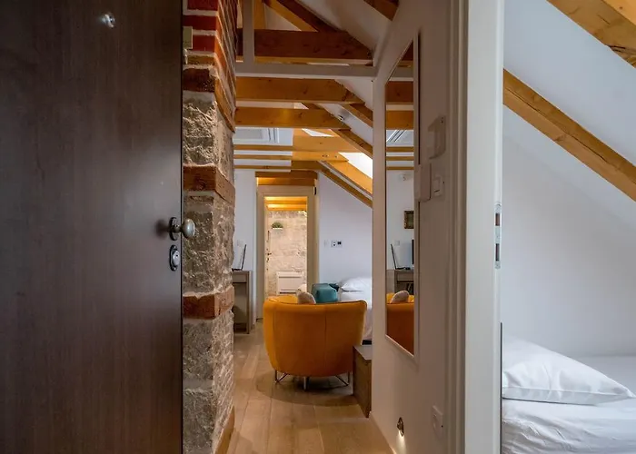 公寓 阿提卡斯公寓 *